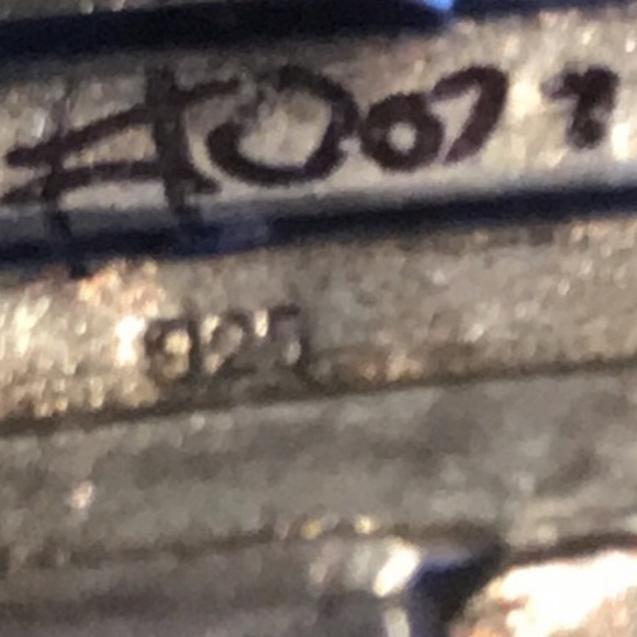 Elegant Black and Silver Earrings - Picture 9 of 10